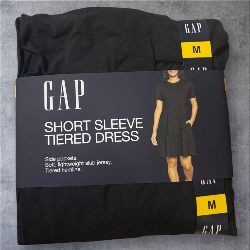 GAP WOMENS DRESS SIZE M NEW